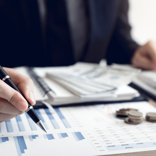 <a href="https://goldendiamondei.ae/building-and-cost-consultancy-services/">Cost and commercial management</a>